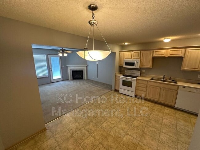 Building Photo - 4545 NE 83rd St