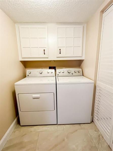 Building Photo - 10740 S Golfview Dr