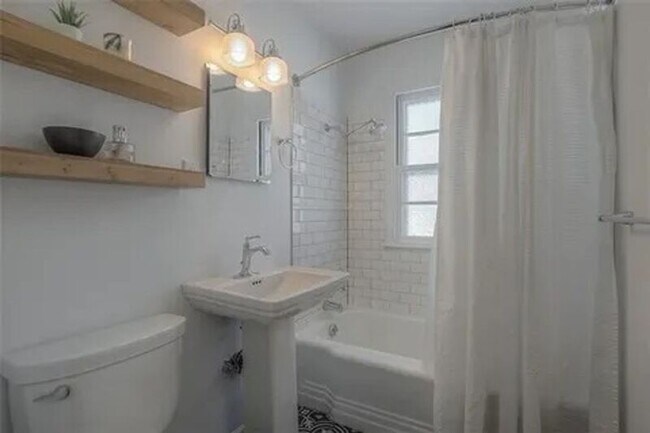 Building Photo - 4100 W 59th St
