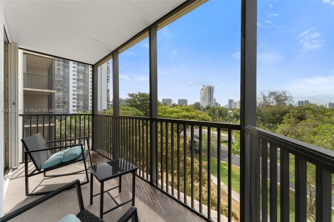 Building Photo - 3301 N Country Club Dr