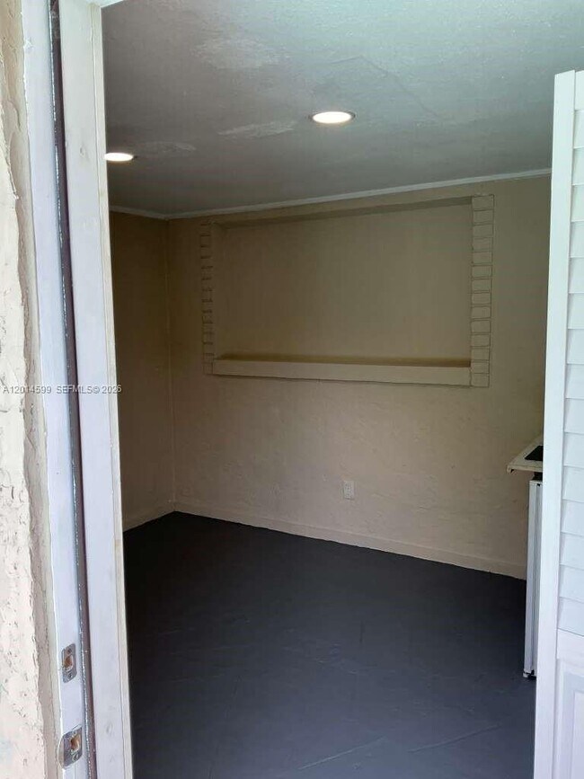Building Photo - 4324 NW 76th Ave