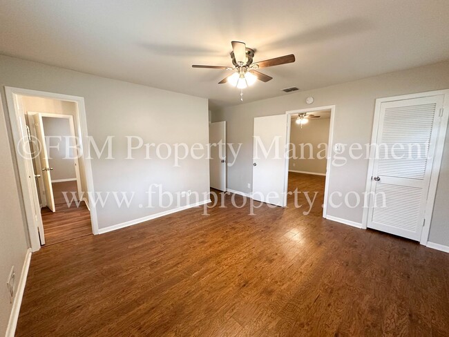 Building Photo - 1608 Hill Ln