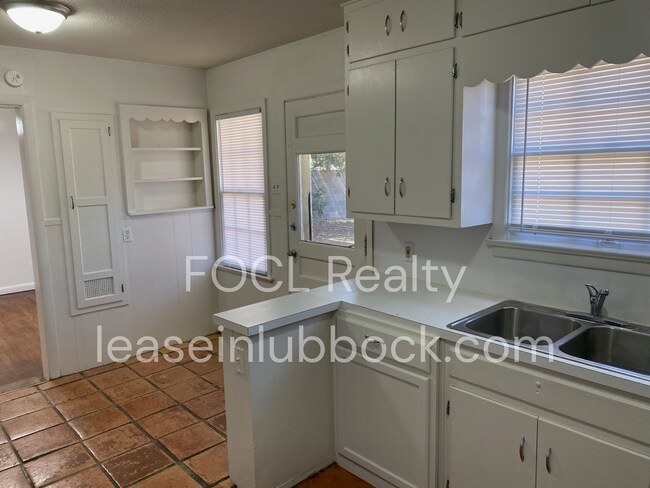 Building Photo - Bright and Welcoming 3/2/1 in the Maxey Park Neighborhood