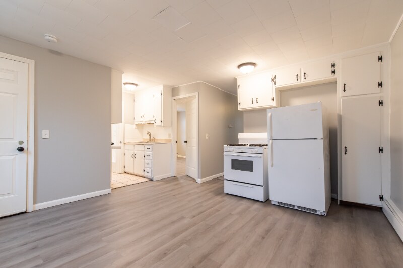 Building Photo - 672 N Main St