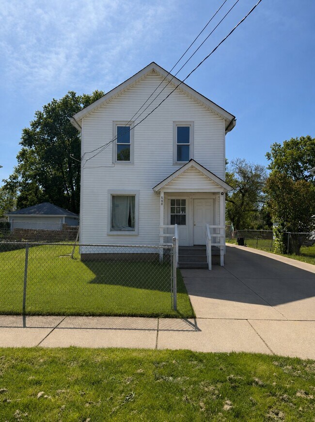 Building Photo - 540 Iowa Ave