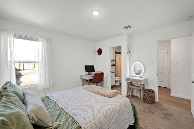 Building Photo - 16516 Jasmine Marie Pl