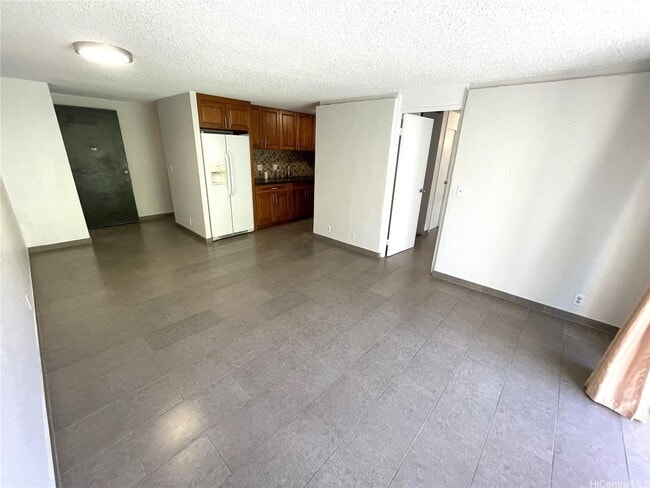 Building Photo - Spacious 3 Bed / 2 Bath – Nuuanu Park Plac...