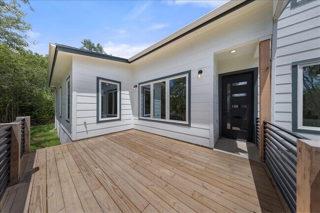 Building Photo - 110 Diamond Head Dr