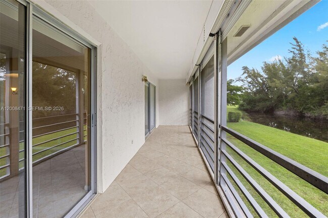 Building Photo - 110 Lake Meryl Dr