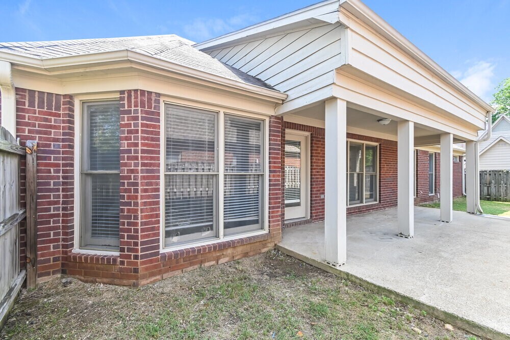 Building Photo - 2055 Bohemia Cove
