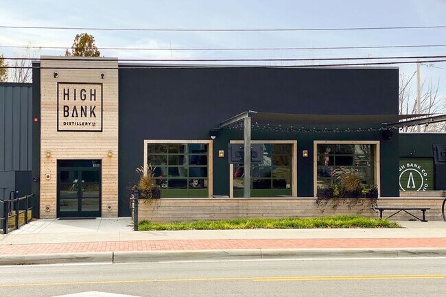 Building Photo - 1000 Urlin Ave