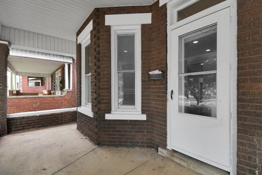 Building Photo - 1940 Summit St