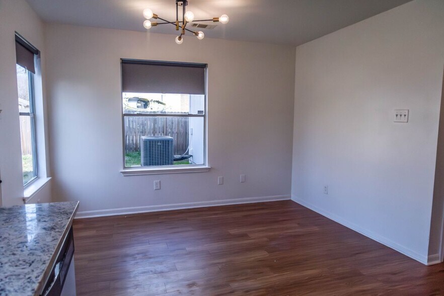 Building Photo - 2309 Loquat Ln