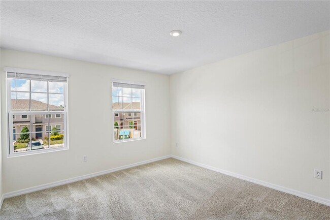 Building Photo - 6240 Fairmont Ln