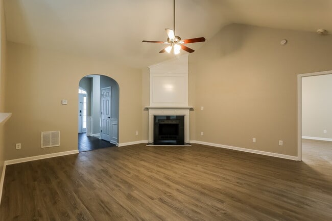 Building Photo - 2839 Stonewall Ln SW