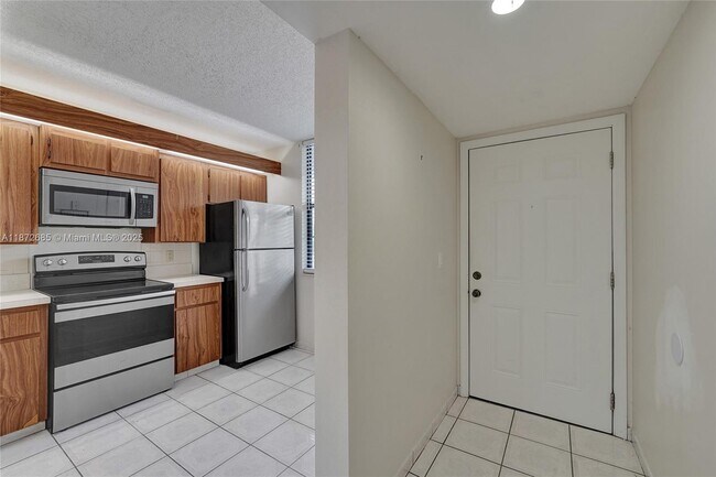 Building Photo - 1502 Whitehall Dr