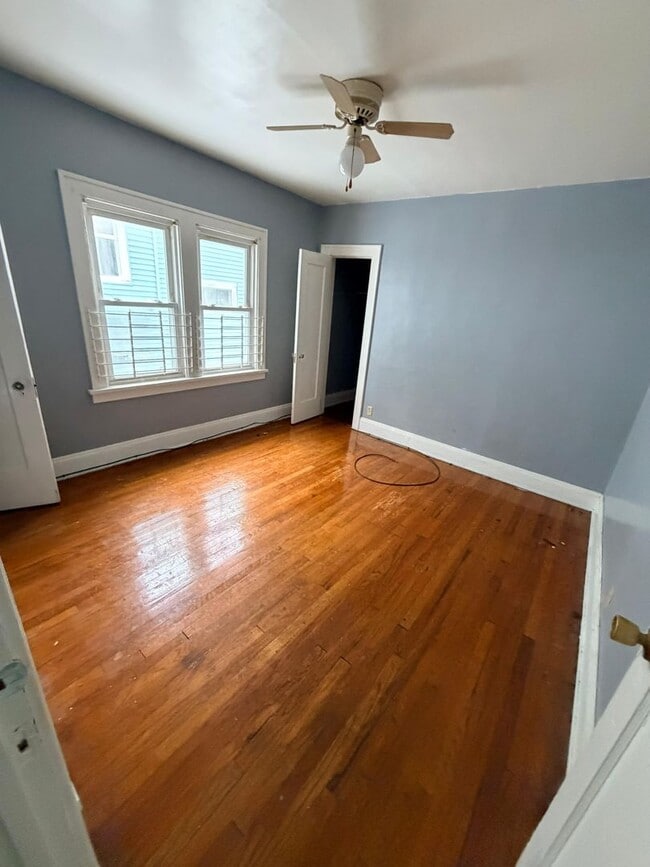 Building Photo - 9426 Dickens Ave