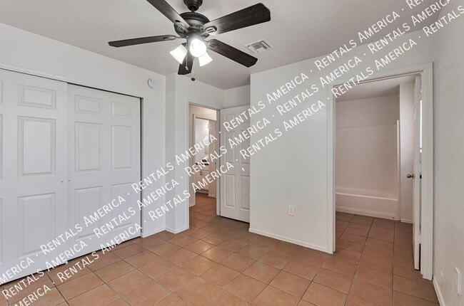 Building Photo - 1107 W Sonora St