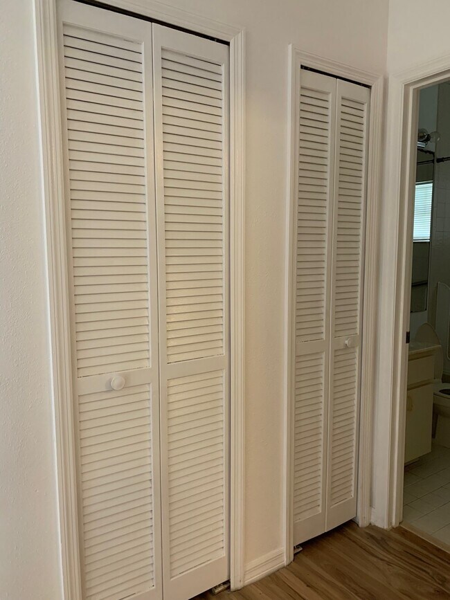 Building Photo - 300 New Waterford Pl