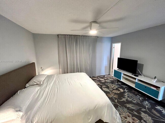 Building Photo - 750 N Ocean Blvd