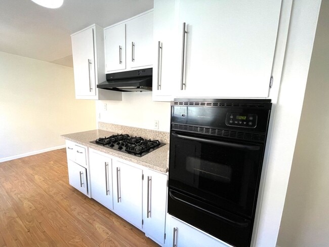 Building Photo - Newly Remodeled 3BD/1.5BA Duplex in Culver City!
