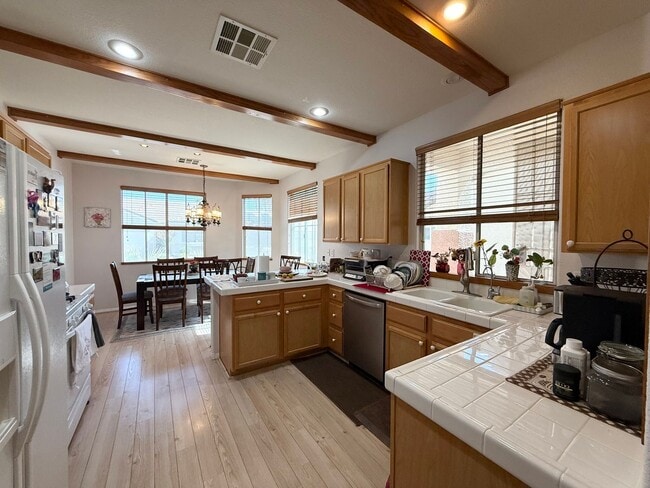 Building Photo - Charming Single-Story Townhome in Gated Southwest Community