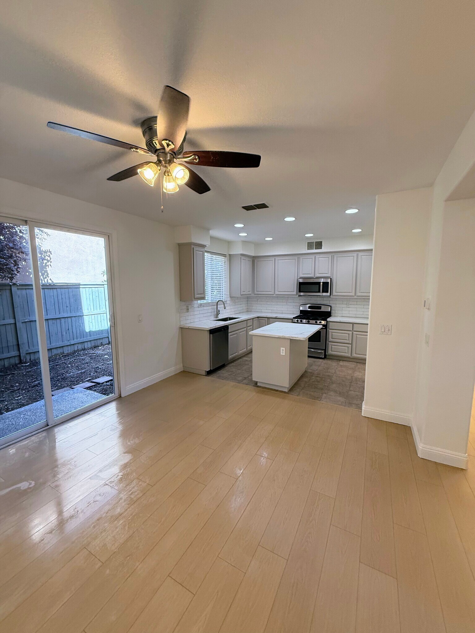 Building Photo - 5424 Knotty Pine Way