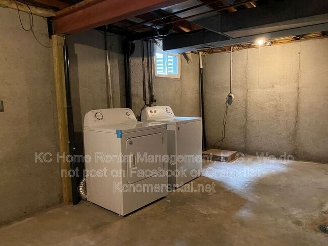 Building Photo - 1416 SE 7th Pl