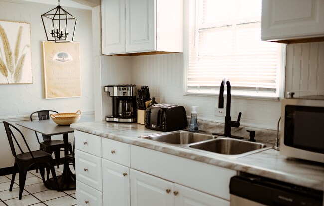 Building Photo - 13661 Cedar Rd