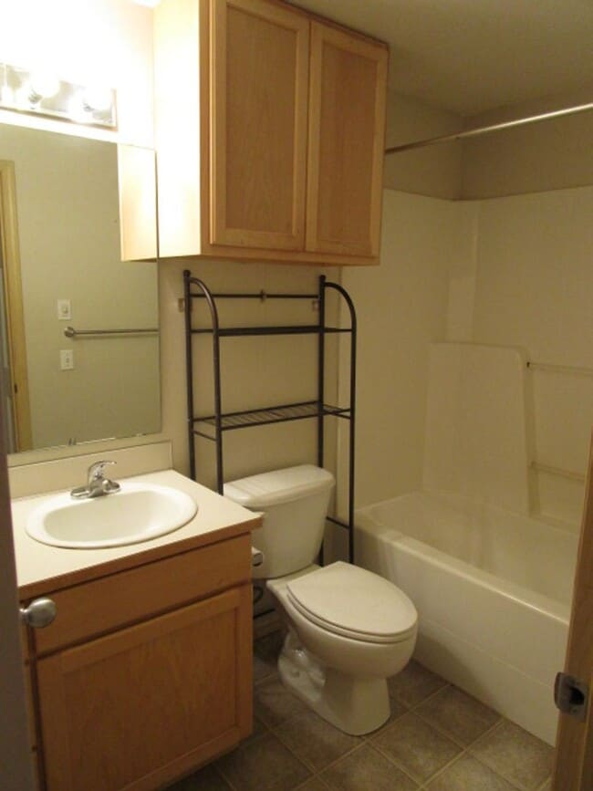 Building Photo - 1925 Wildflower Way