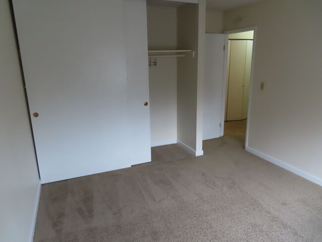 Building Photo - Two Bedroom Condo in UTC