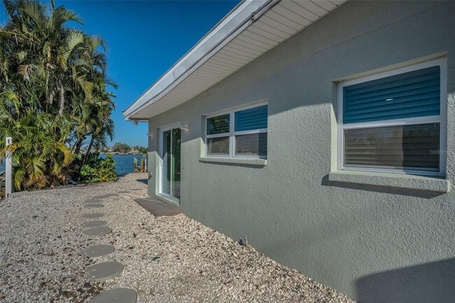 Building Photo - 14125 N Bayshore Dr
