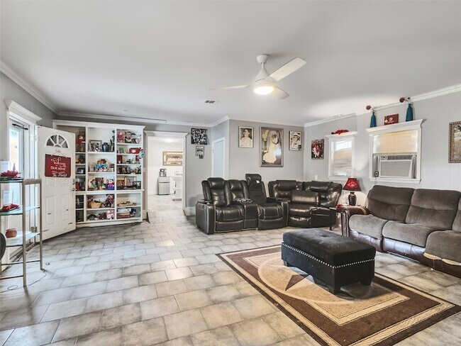 Building Photo - 815 Avenue G