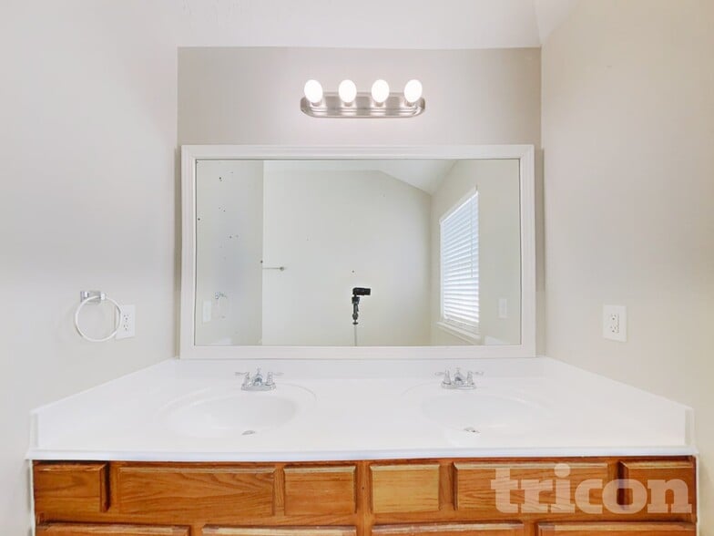 Building Photo - 21526 Lovis Way