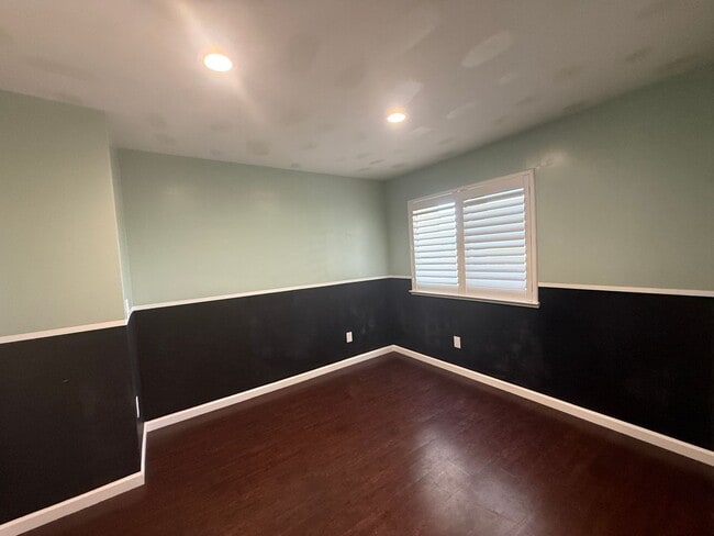 Building Photo - Charming 3 bedroom, 2 bathroom home locate...