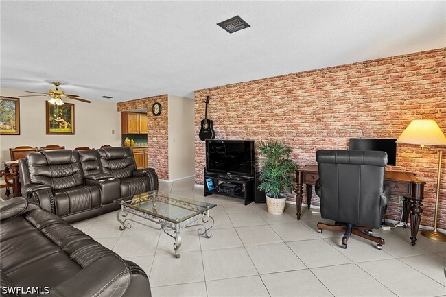 Building Photo - 131 Teryl Rd