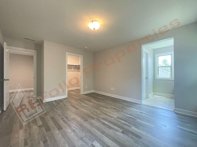 Building Photo - Gorgeous 5 Bedroom Home with First Floor In-law Suite & 3 Car Garage, Golf Course, Pool, Tennis a...