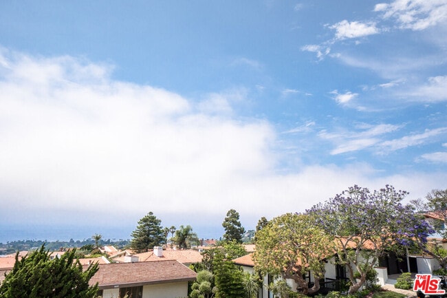 Building Photo - 1312 Via Zumaya