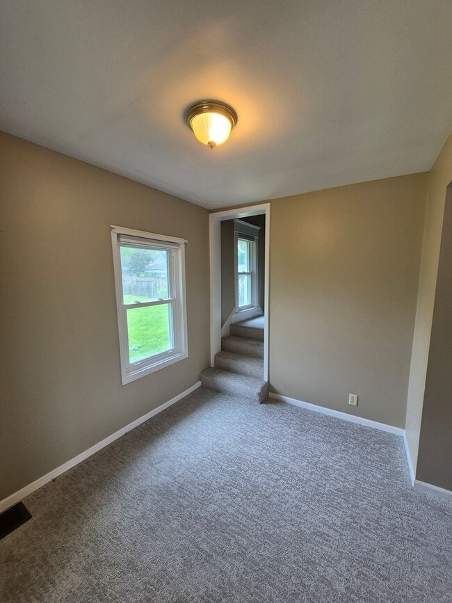 Building Photo - Charming 2 bed-1 bath in Bloomington