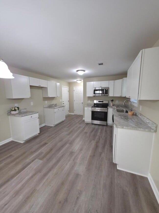 Building Photo - 29 Charlotte Pl