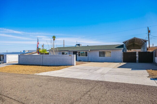 Building Photo - 2261 Sahara Dr