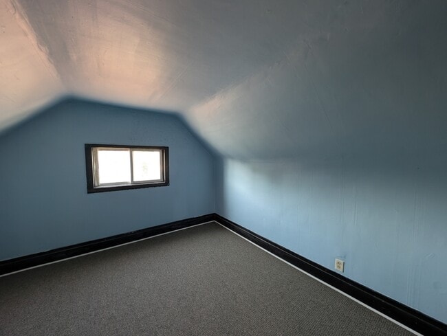 Building Photo - 40 Kerns Ave