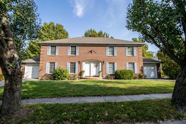 Building Photo - 3 bed, 2.5 bath Duplex