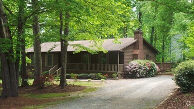 Building Photo - Quiet Country (yet Convenient) Neighborhood