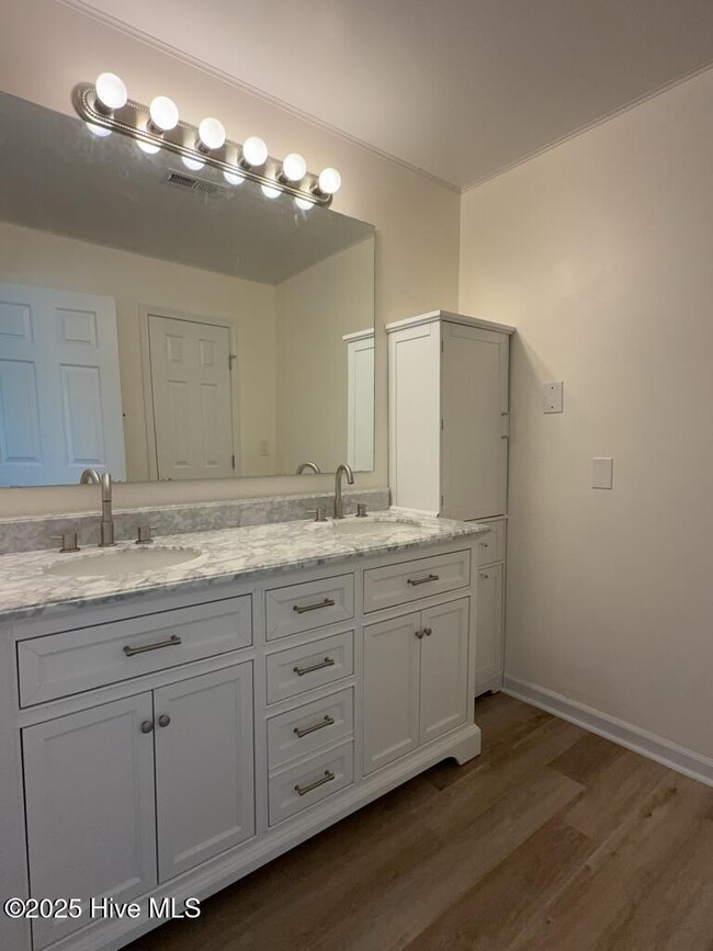 Building Photo - Beautiful 3 Bedroom, 2 Bath Home -135 Yate...