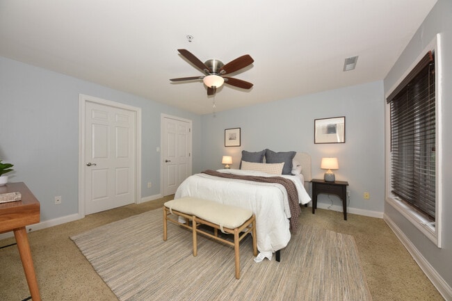 Building Photo - 1515 N Van Buren St