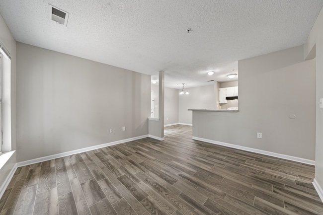 Building Photo - 2431 Hill St