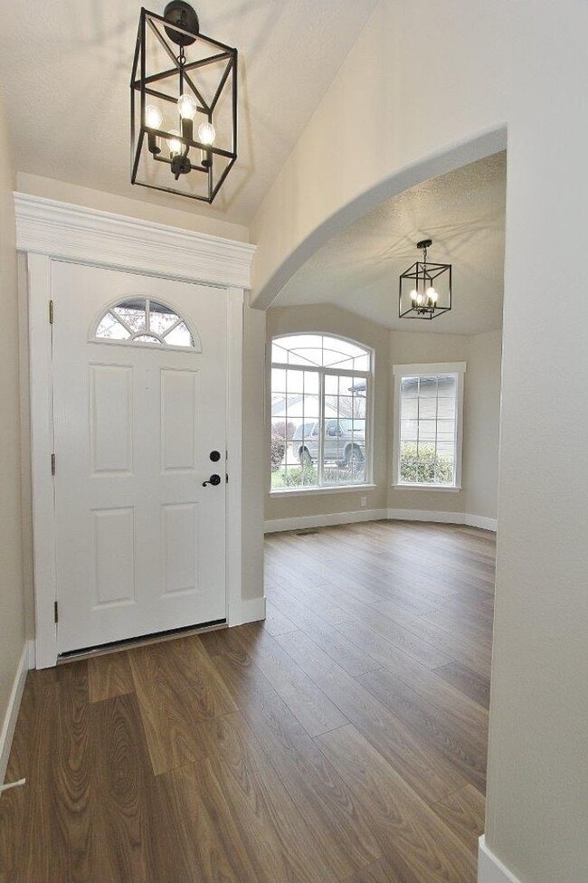 Building Photo - Immaculate Single-Level Home