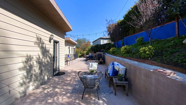 Building Photo - 1614 Pleasant Way