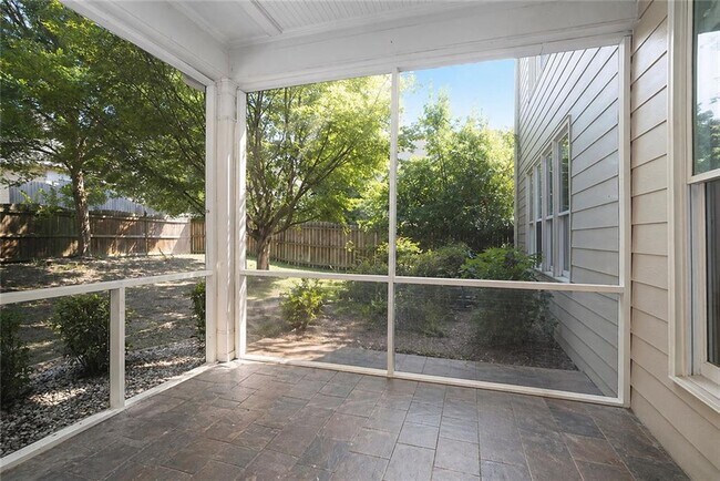 Building Photo - 320 Baymist Dr